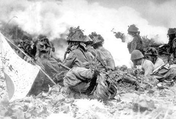 Japanese_artillery_soldiers_with_gas_masks_Changsha_1941.jpg